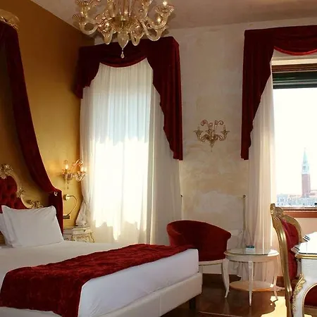 Отель Savoia & Jolanda 4*