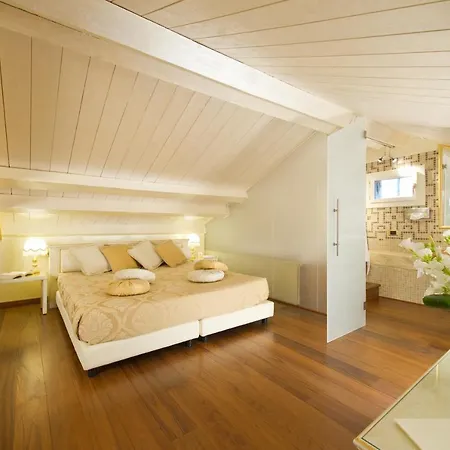 Savoia & Jolanda Wenecja