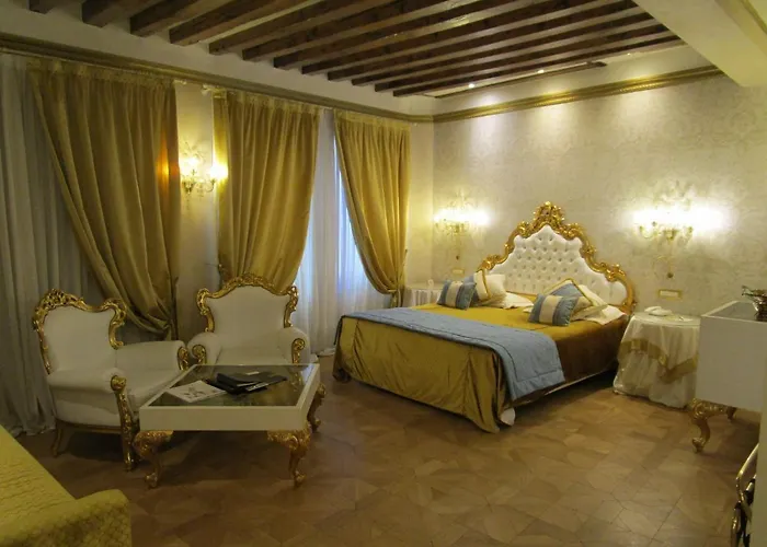 Savoia & Jolanda Отель 4*