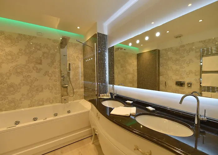 Savoia & Jolanda Отель 4*