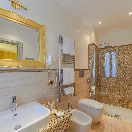 Ξενοδοχείο Savoia & Jolanda 4*