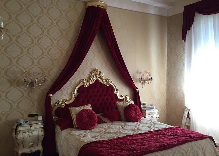 Savoia & Jolanda Venice